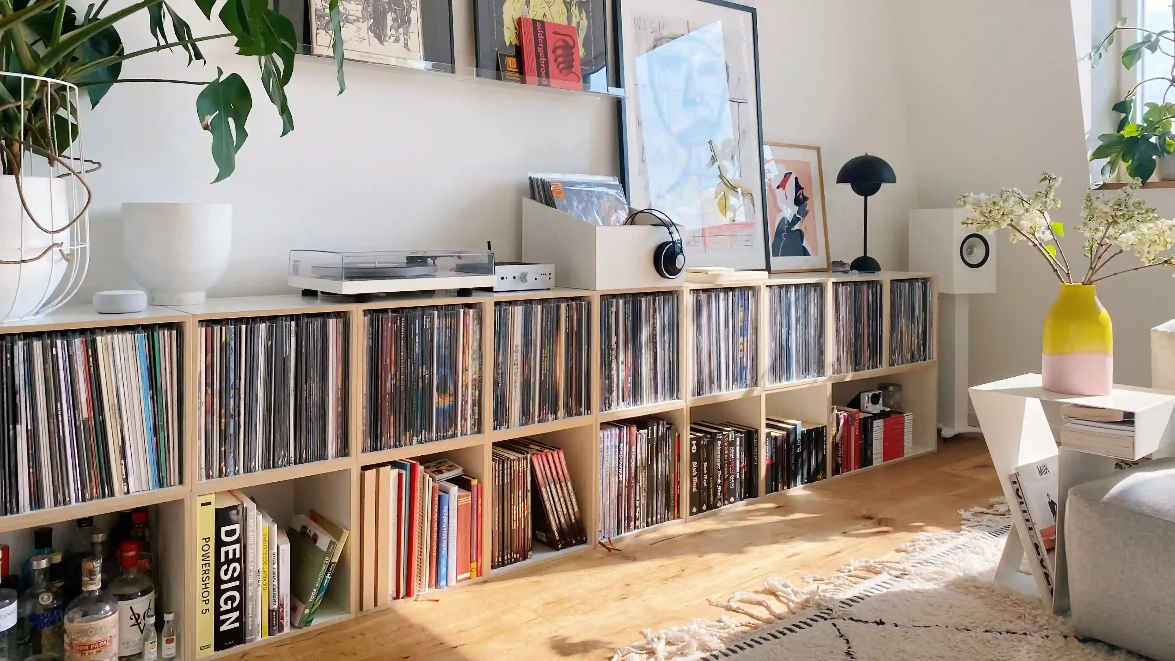 Großes LP-Sideboard Koop, Kristina Ahoi, frontal, Schallplattenregal, 2:1 Modul, 16x9, 2160, 05