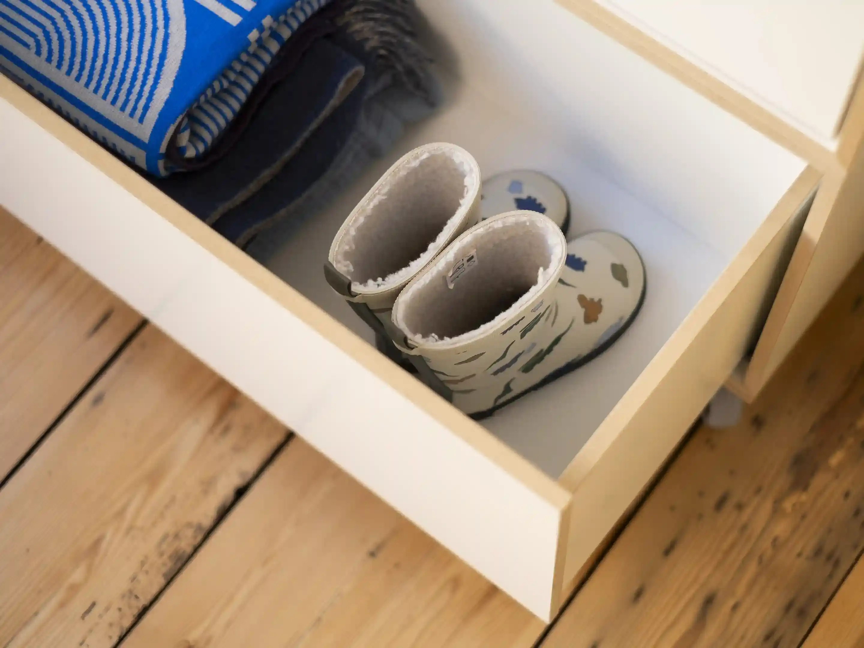 2:1 Modul mit Schubladen Kommoden, Weiße Kommode auf Rollen, 2:1 Modul mit Schubladen, Decke, Stiefel, Kinder, 3x4, 2160, 20