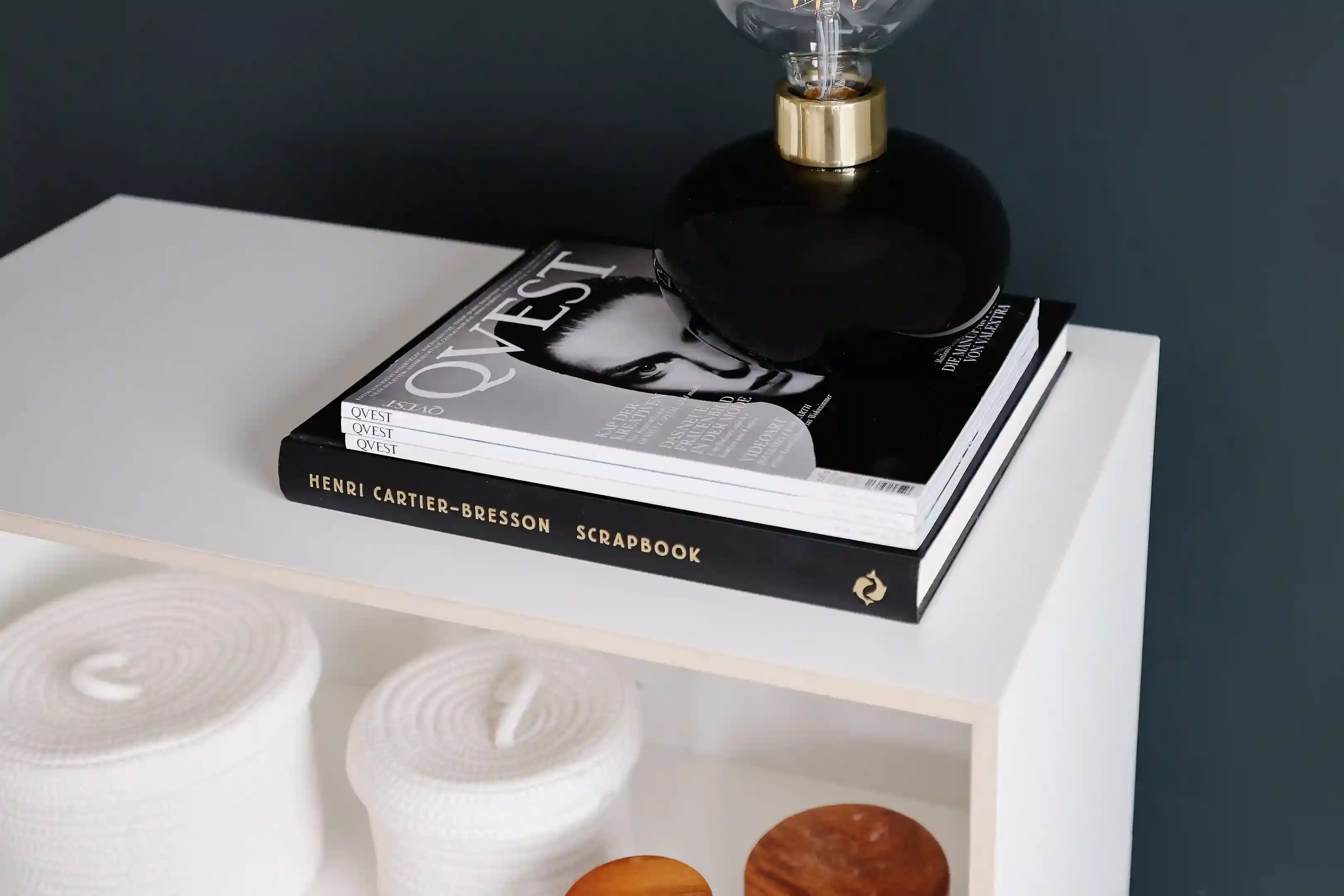 Newsletter, Schlafzimmerregal-Mobile-15, perfume toiletry glass bottle technology liquid money object spa table