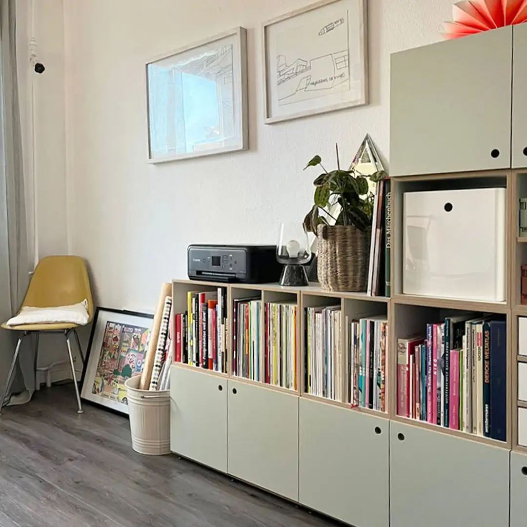 Kundenbilder, Bücherregale, pistaziengrün