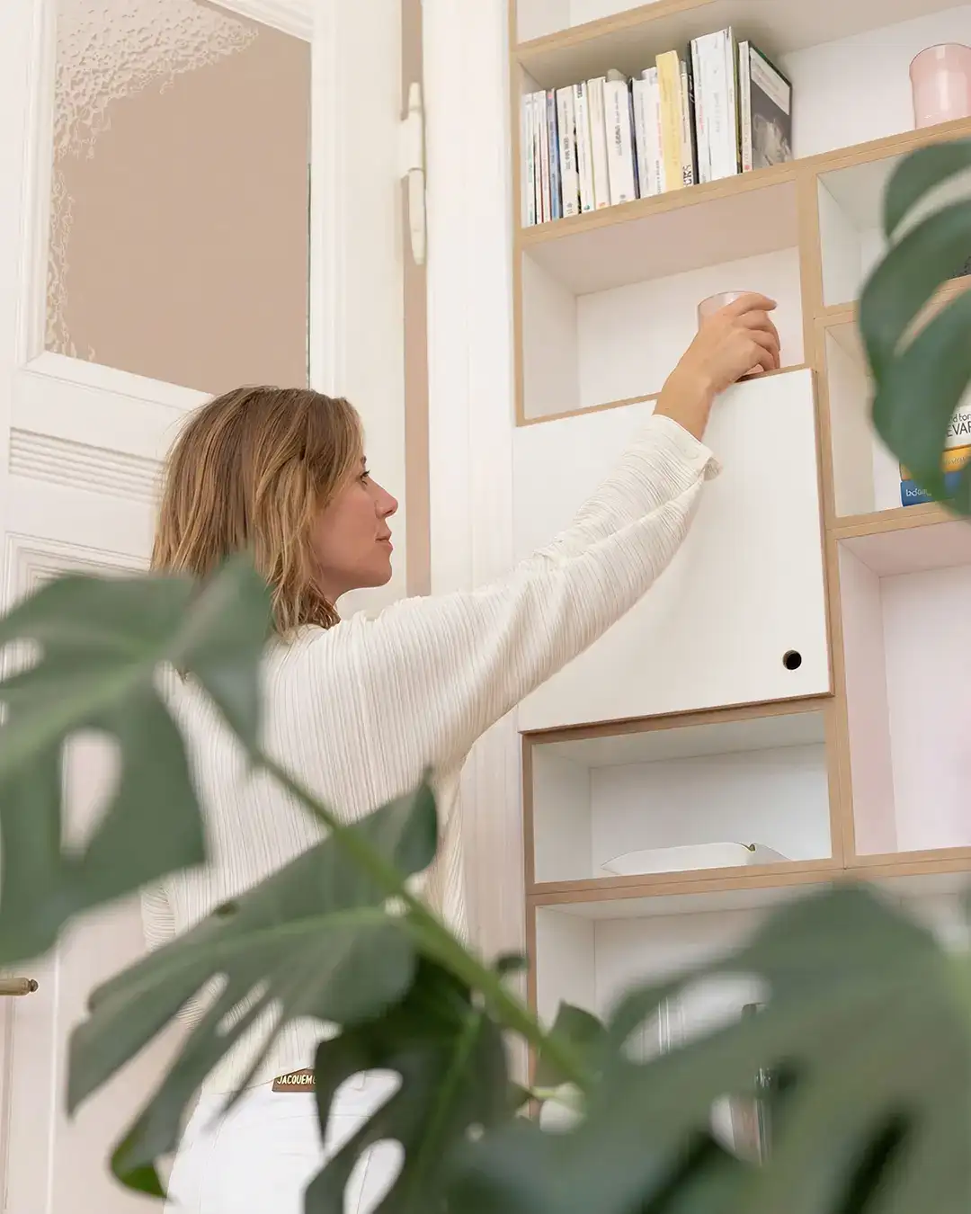 Hohes Bücherregal in Weiß Wohnzimmer, Bücherregal, DVD, CD, Büro, Home-Office, Tür, Weiß, 4x5, 30, 70