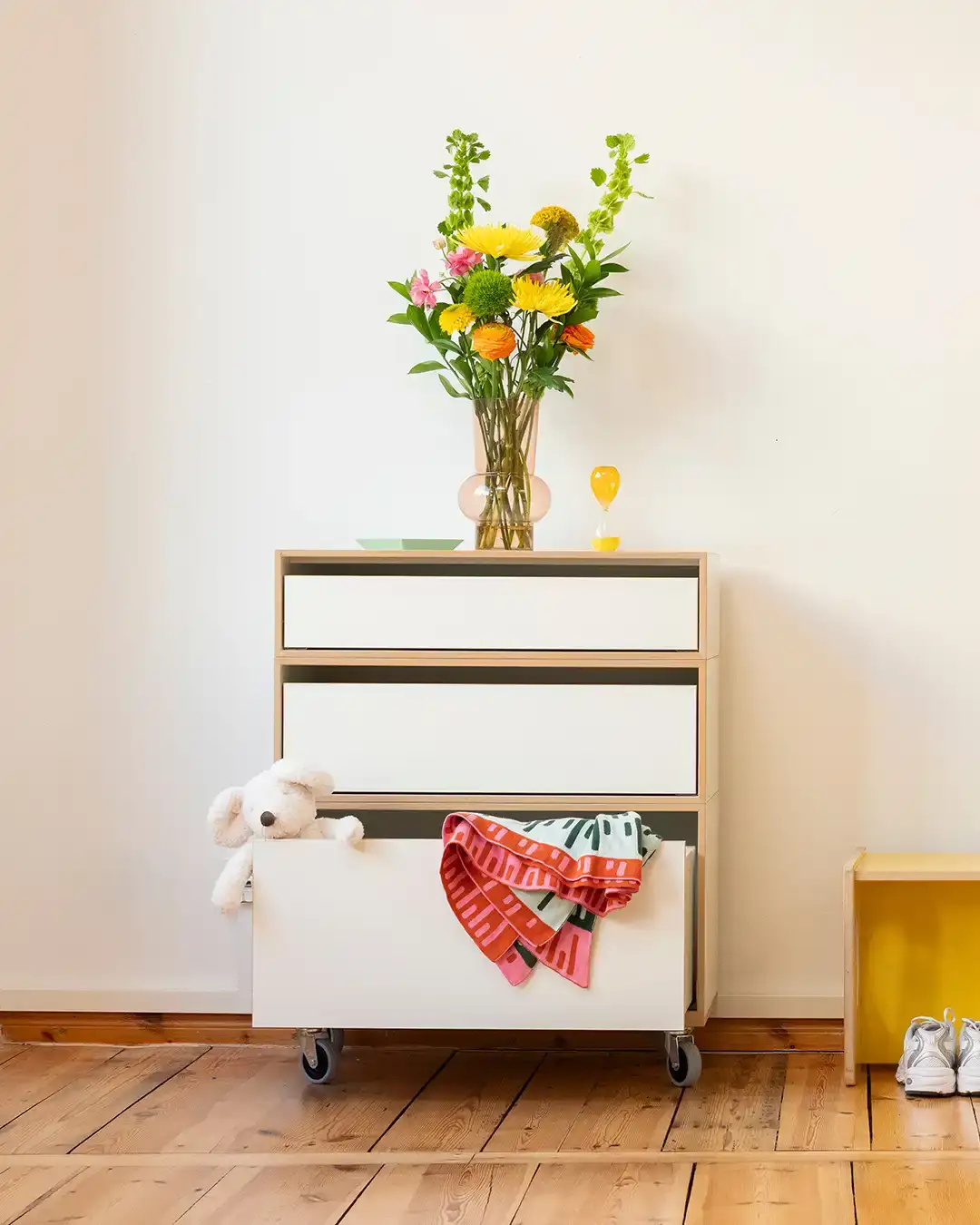 Kommode mit 2:1 Modul mit Schublade Kommode, 2:1 Modul mit Schublade, 1:2 Modul doppelte Breite, 2:3 Modul doppelte Breite, Kuscheltier, Spielzeug, Blumen, Decke, 4x5, 50