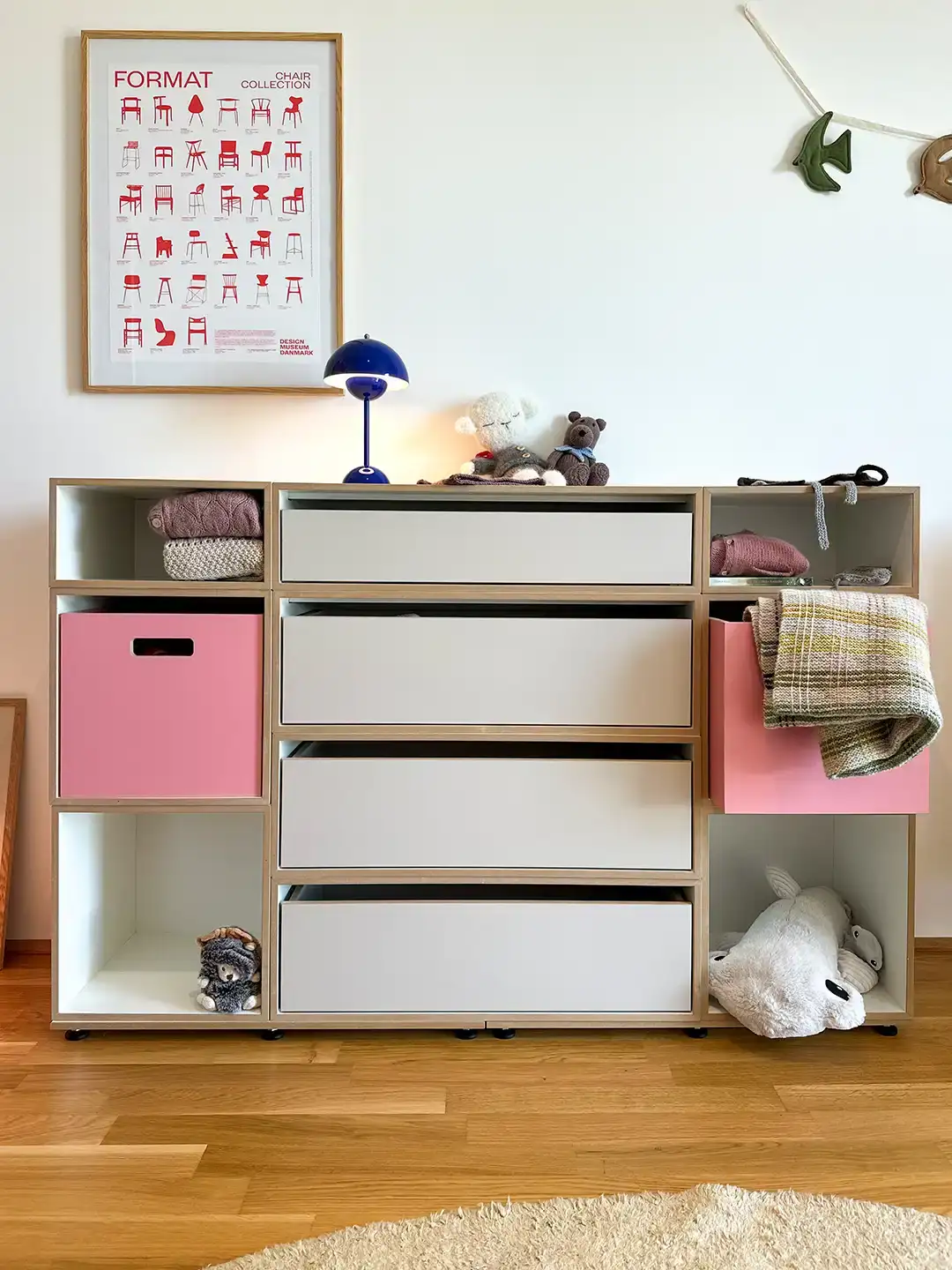 image00008-bearbeitet-50, desk table furniture interior room furnishing home shelf house modern background-apricot_lighter