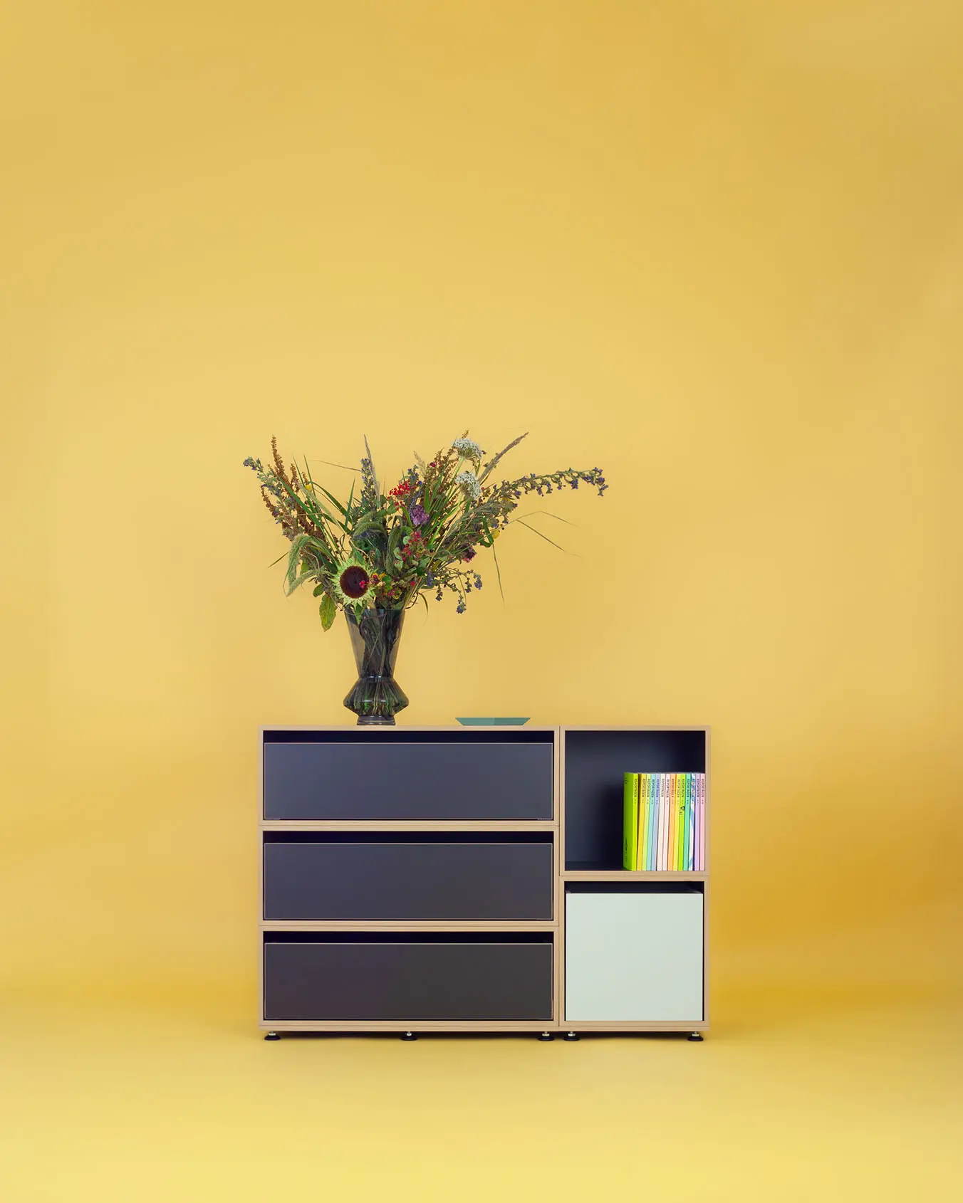 Black Edition, Kommode Sideboard, Schlafzimmer, schwarze Cubes, 1:1 Einschub, pistaziengrün, 2:3 Modul doppelte Breite