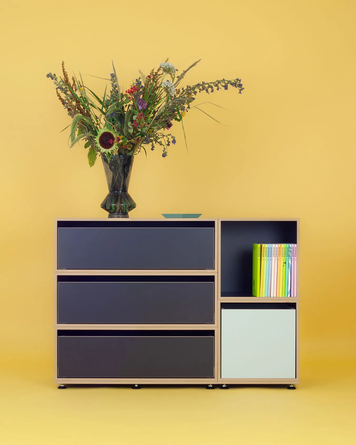Black Edition, Kommode Sideboard, Schlafzimmer, schwarze Cubes, 1:1 Einschub, pistaziengrün, 2:3 Modul doppelte Breite