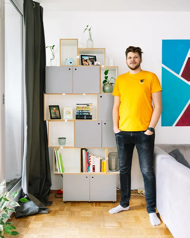 über uns, stocubos, Wohnzimmerregal, staubgrau