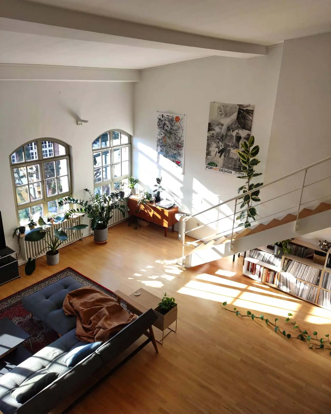 Sonniges Wohnzimmer Koop, Blog, stocubo x doppeltund3fach, Kati, Schallplattenregal unter der Treppe