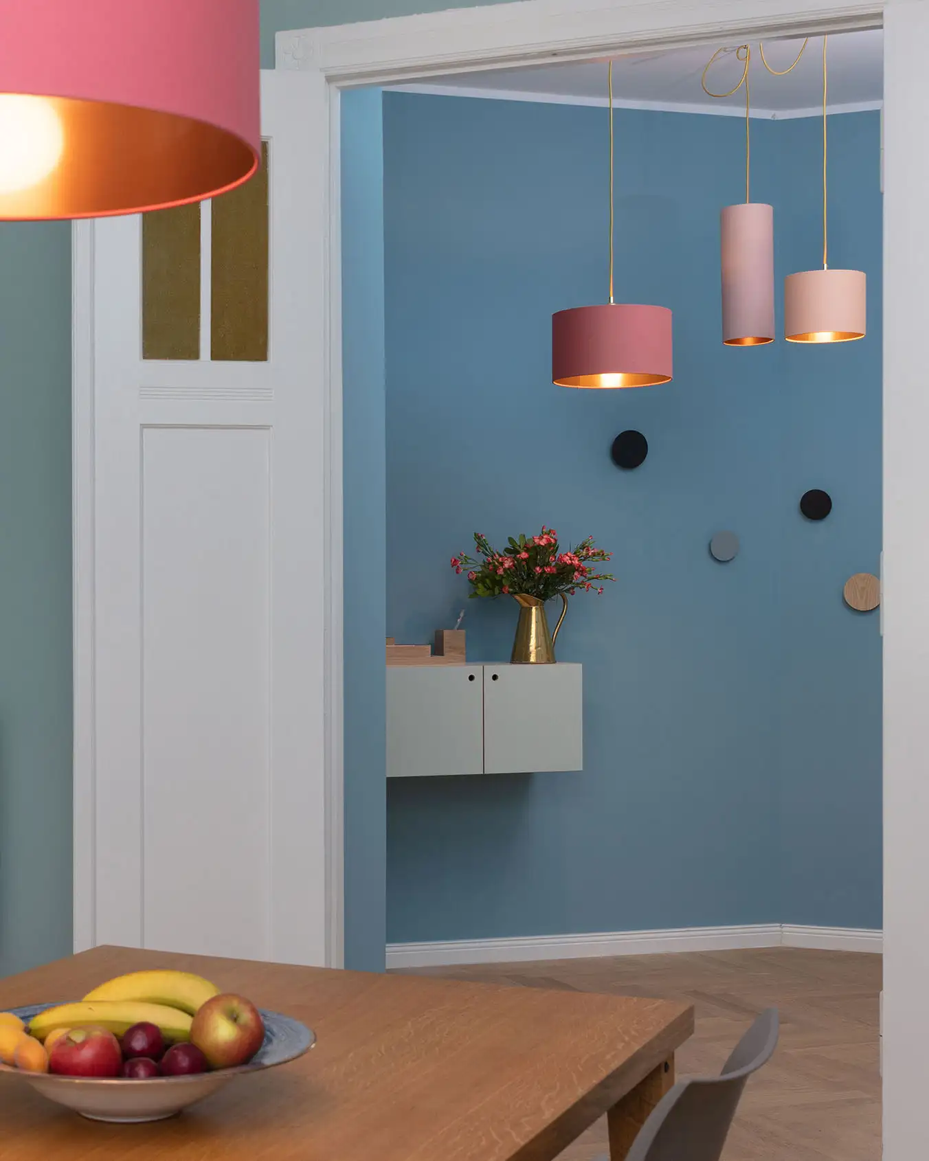 Berliner Zimmer, Wandregal, Flurregal, 2:1 Modul mit Tür, Blumen