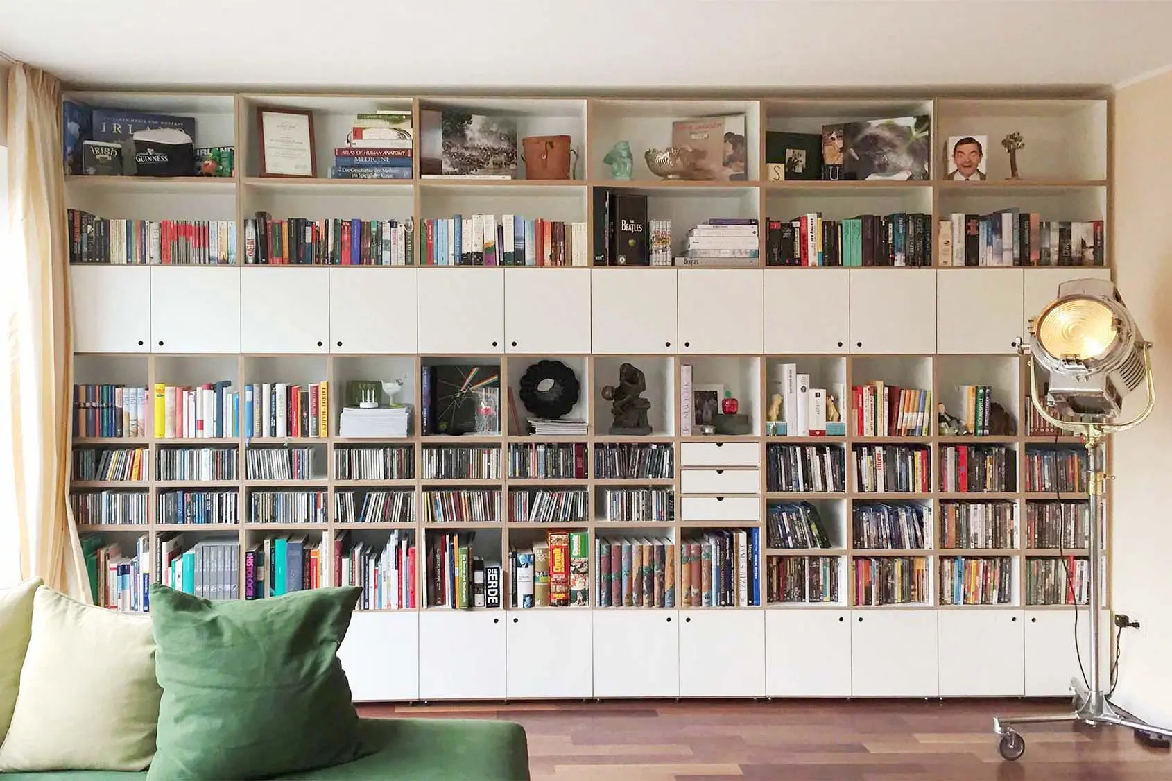 Kundenbilder, Kategorien, Bücherregale,  Regalwand, 2015, Türen, Reflektor, grün