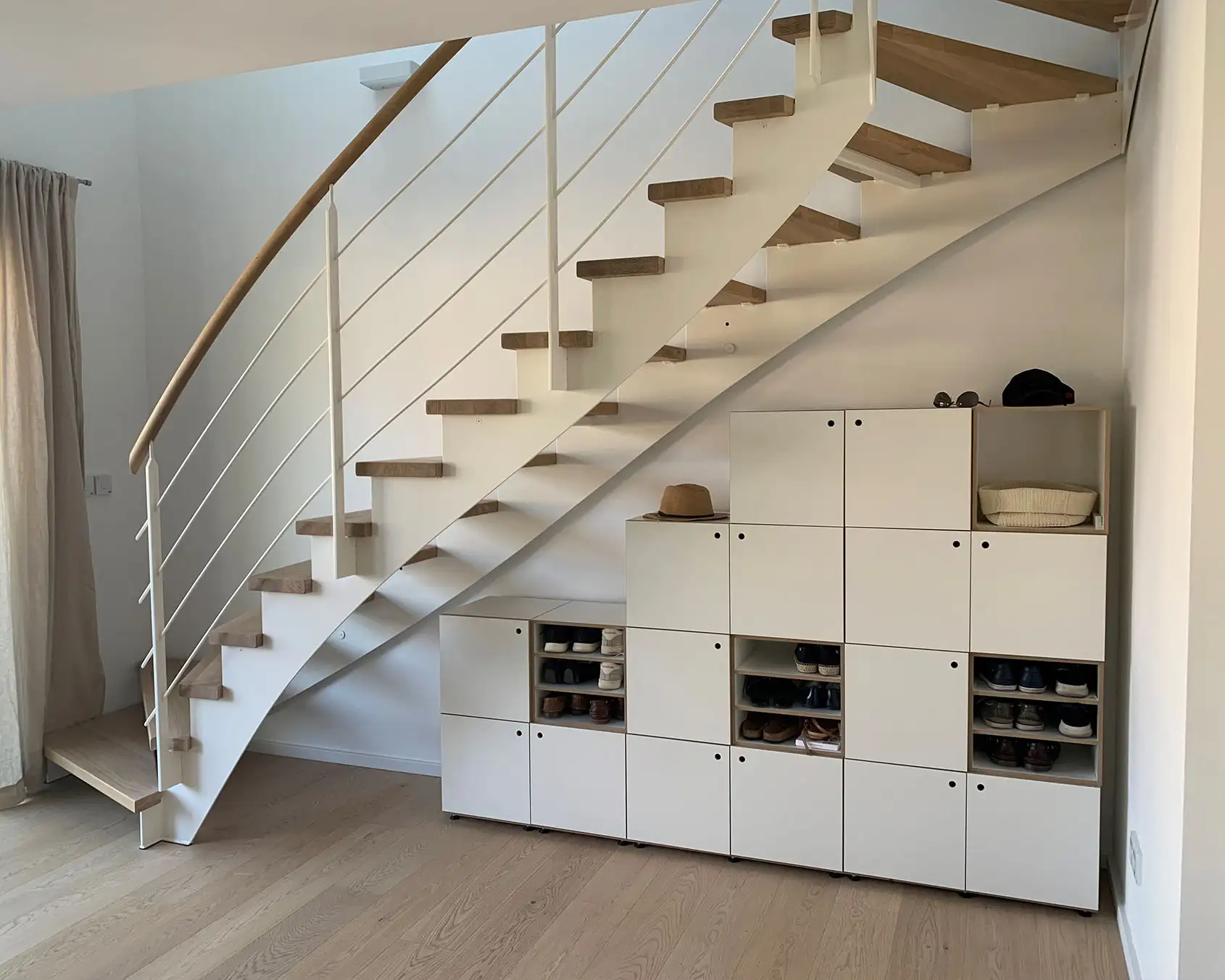 Schuhregal unter der Treppe Kundenbilder, Flurregale, Dachschrägen, Flurregal unter der Treppe