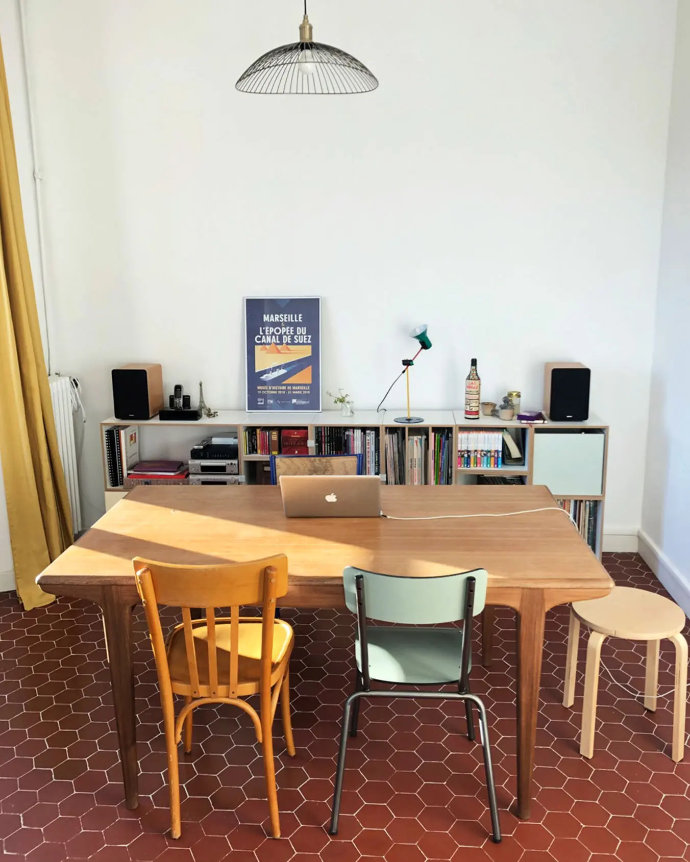 Esszimmer-Sideboard auf Rollen Kundenbilder, Esszimmer, Sideboards, Sideboard auf Rollen, Türen, Einschübe, Pistaziengrün, Plakat, Marseille