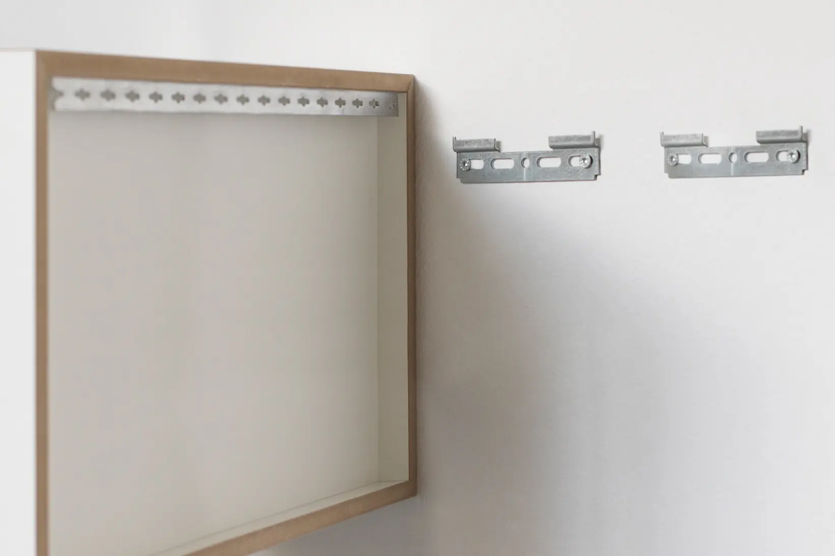 Zwei Trägerplatten Anleitungen, Wandhängung, Wandhalterung B, Montage, Wand, Schrauben