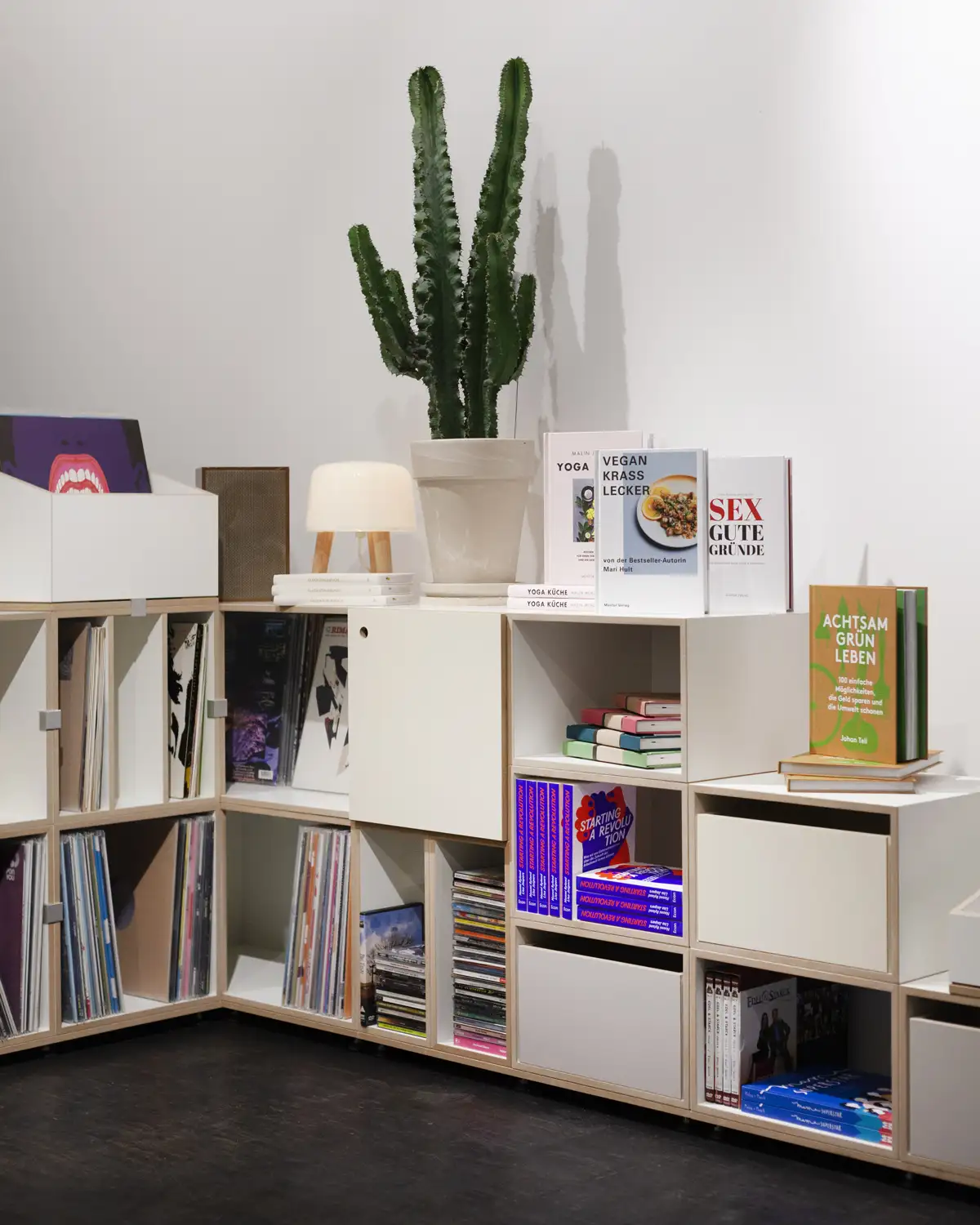 Schallplattenregal mit Eckmodul Blog, Pop-up, Kreuzberg, Berlin