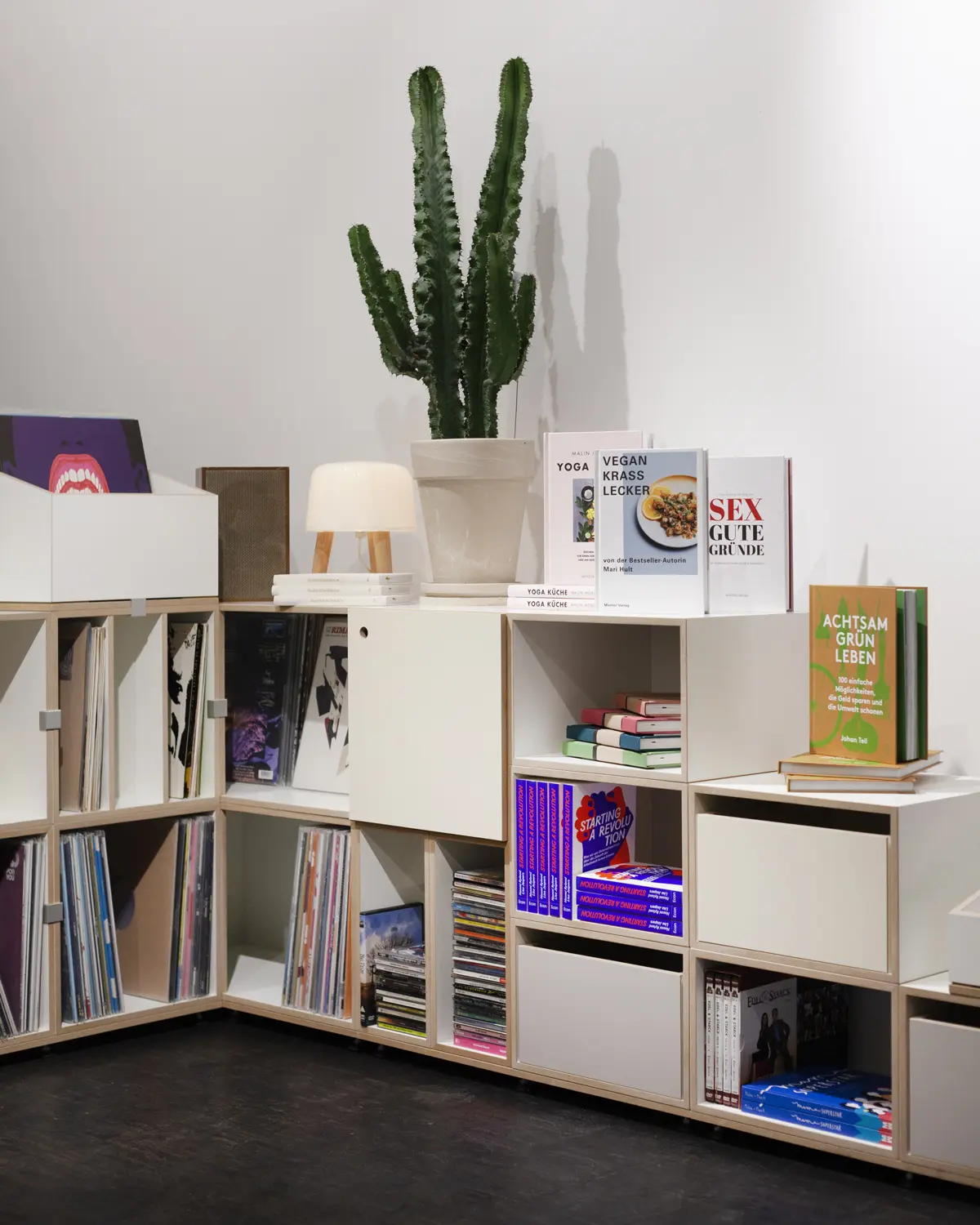 Schallplattenregal mit Eckmodul Blog, Pop-up, Kreuzberg, Berlin