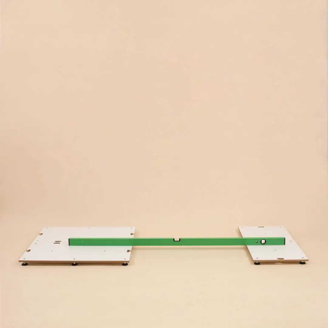 Schritt 4 Anleitung, Modularer Schreibtisch L, XXL-Schreibtisch Aufbauanleitung, Grundplatte, Waaserwaage, Schritt 4