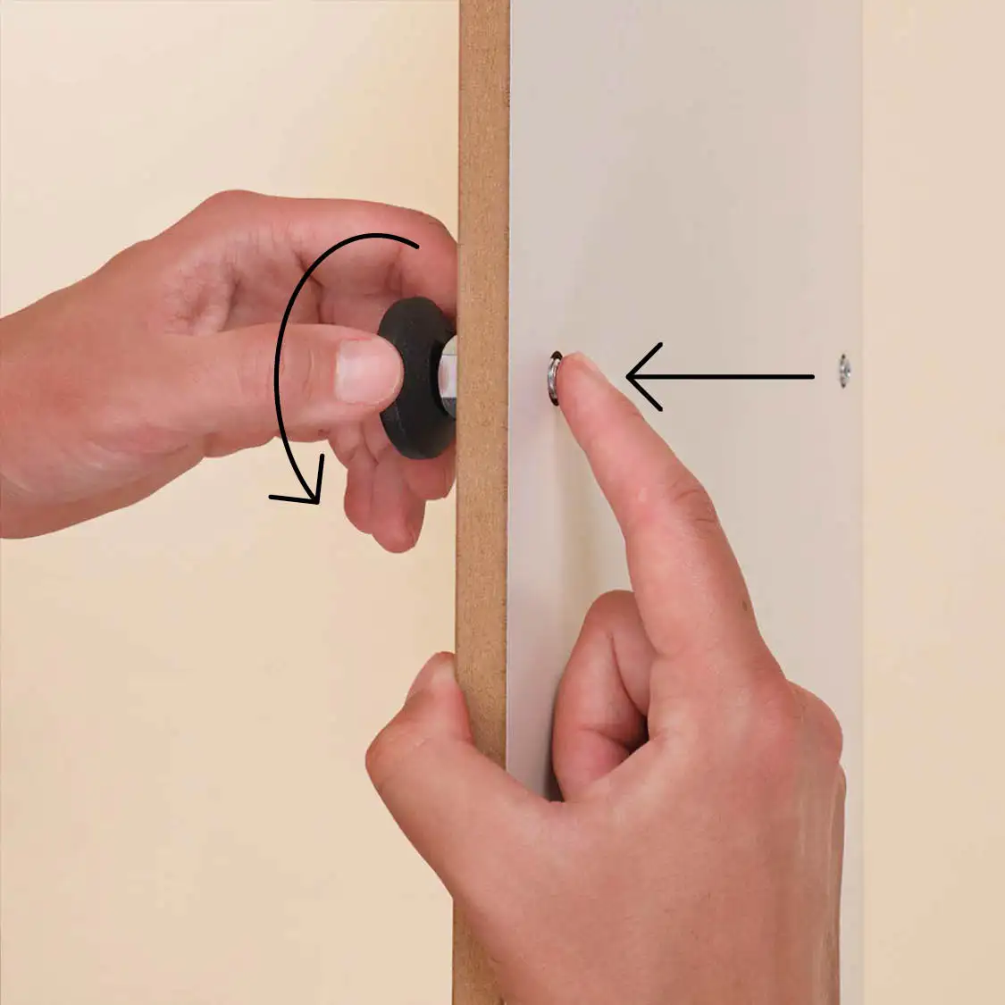 Schritt 1 Anleitung, Modularer Schreibtisch L, XXL-Schreibtisch Aufbauanleitung, Regulierschraube, Grundplatte, Schritt 1