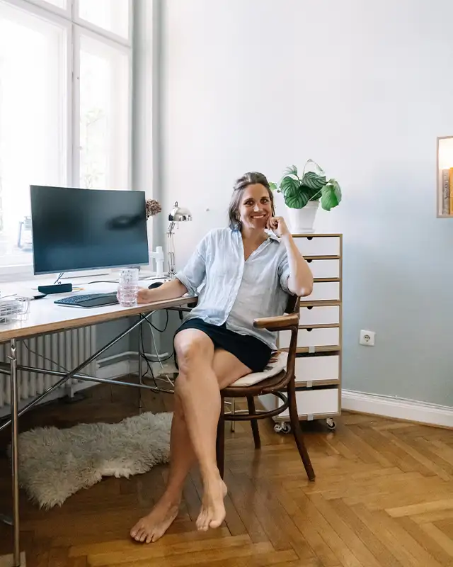 Julia am Tisch Blog, stocubos, Julia, Kinder, Familie, Wohnung, Wohnzimmer, Schlafzimmer, Kinderzimmer