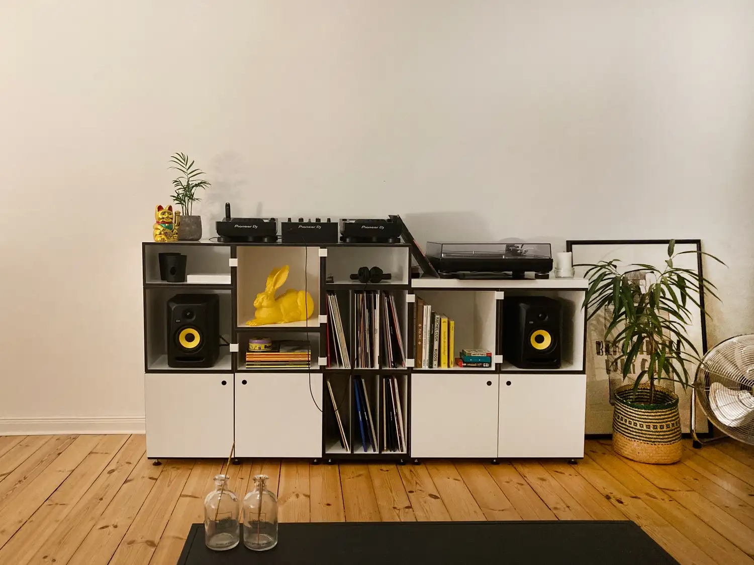 Schallplattenregal mit schwarzen Kanten Blog, Schallplattenregale