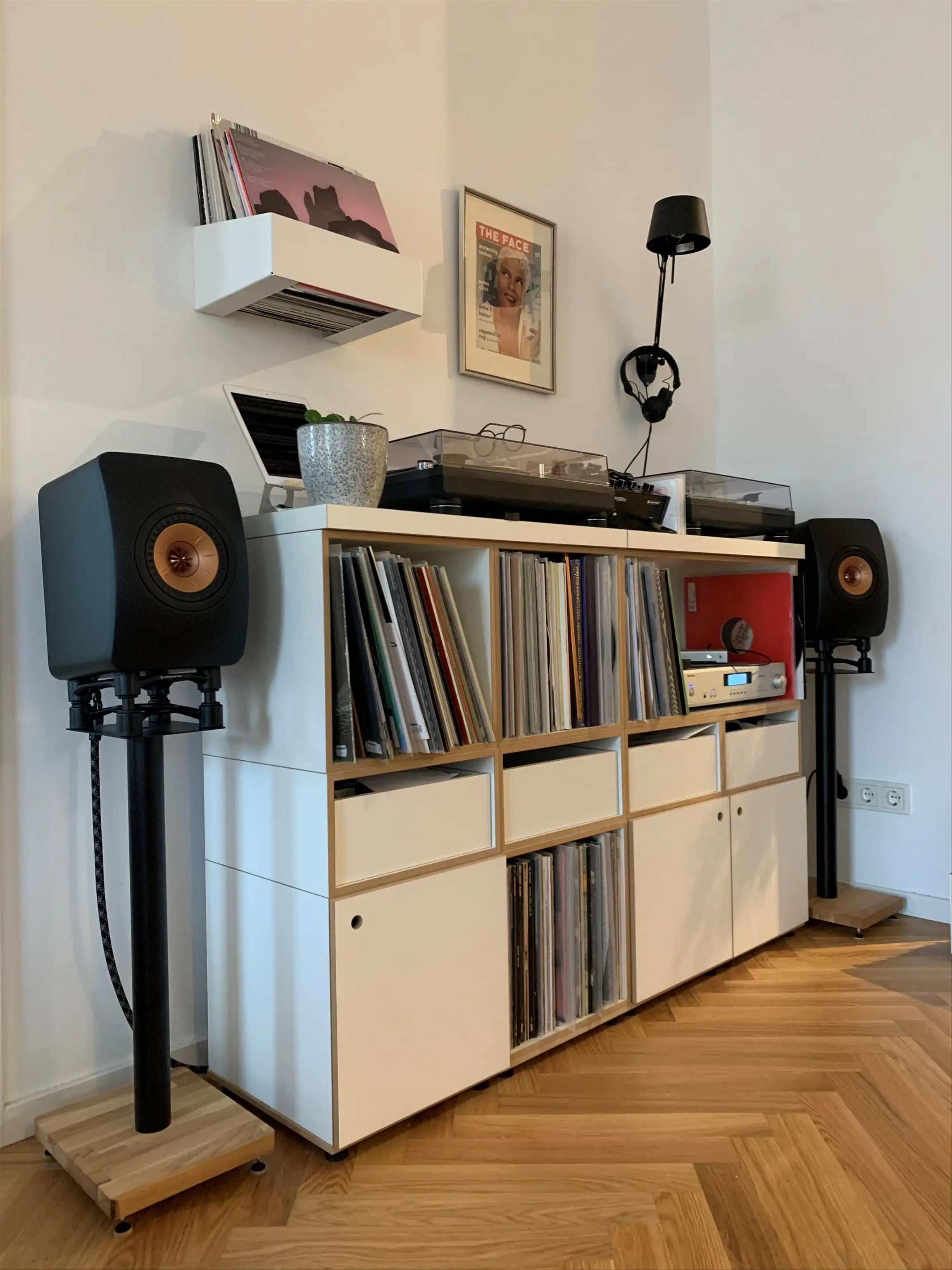 Schallplattenregal mit HiFi-Regalauflage Blog, Schallplattenregale