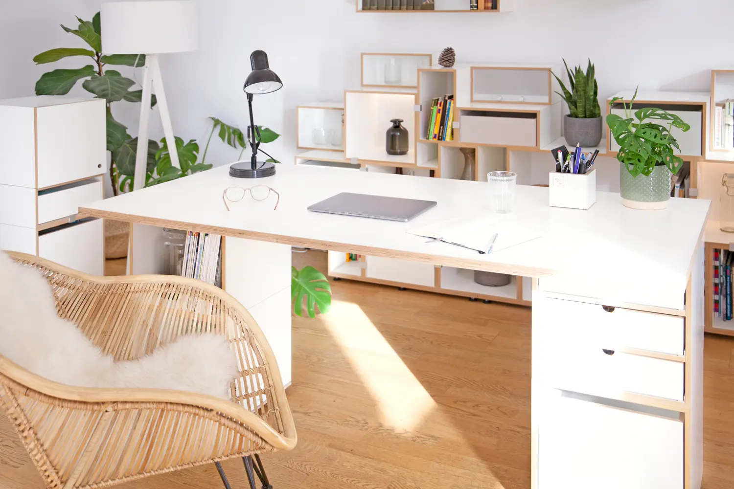 Modularer Schreibtisch Blog, Home-Office, Schreibtisch, Weineinsatz