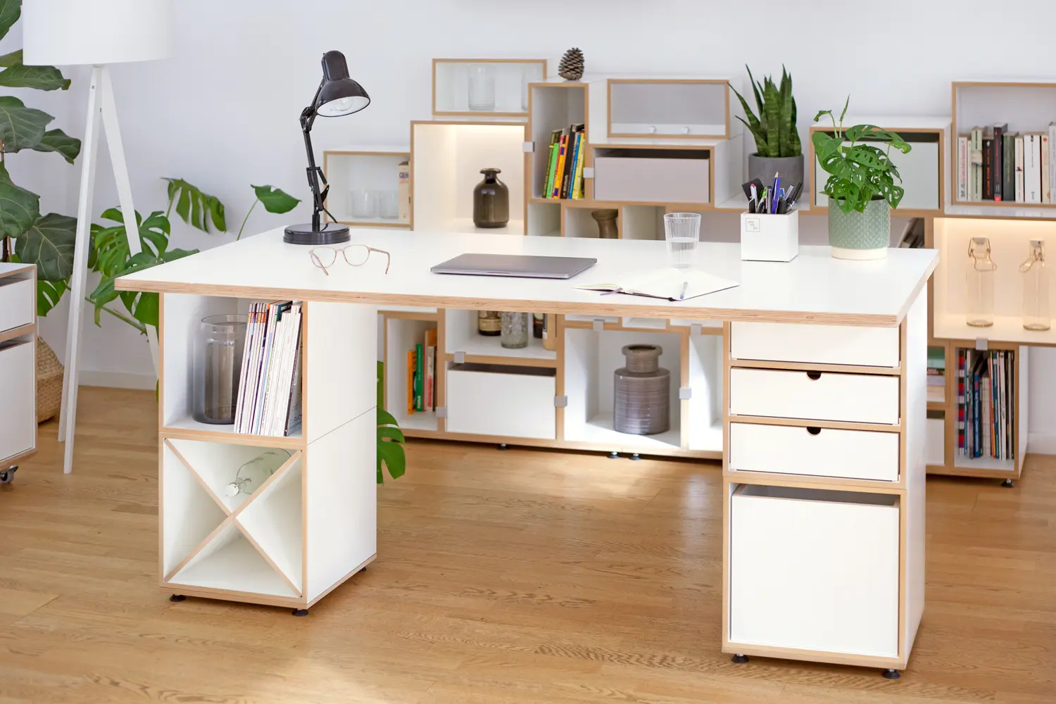 Home-Office Schreibtisch mit Wein-Einsatz Blog, Home-Office, Schreibtisch, Weineinsatz
