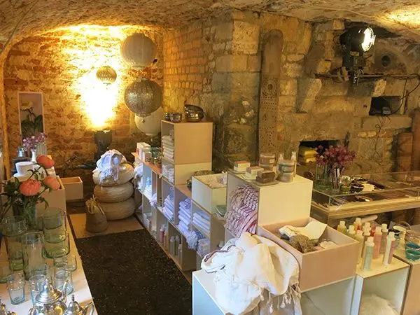 stocubo Ladenregale Ausstellung von Wohnaccessoires Blog, Geschäftskunden, Ladenregale, Warenregale, Schöne Beute, weiß, rosa