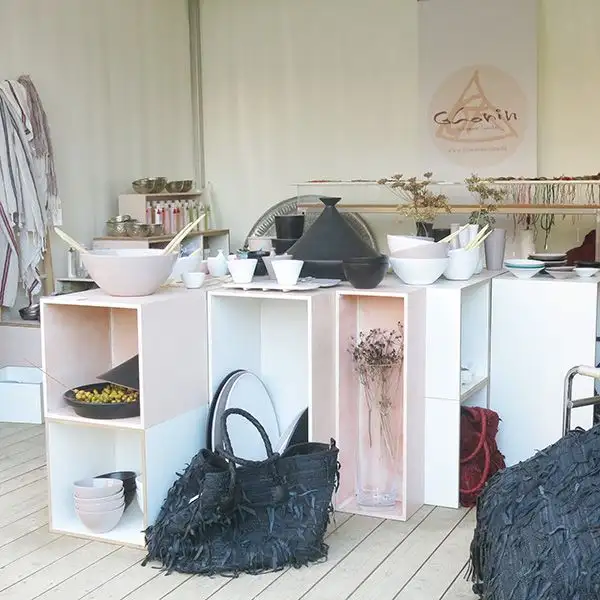 Mobiles Ladenregal in weiß und rosa Blog, Geschäftskunden, Ladenregale, Warenregale, Schöne Beute, weiß, rosa