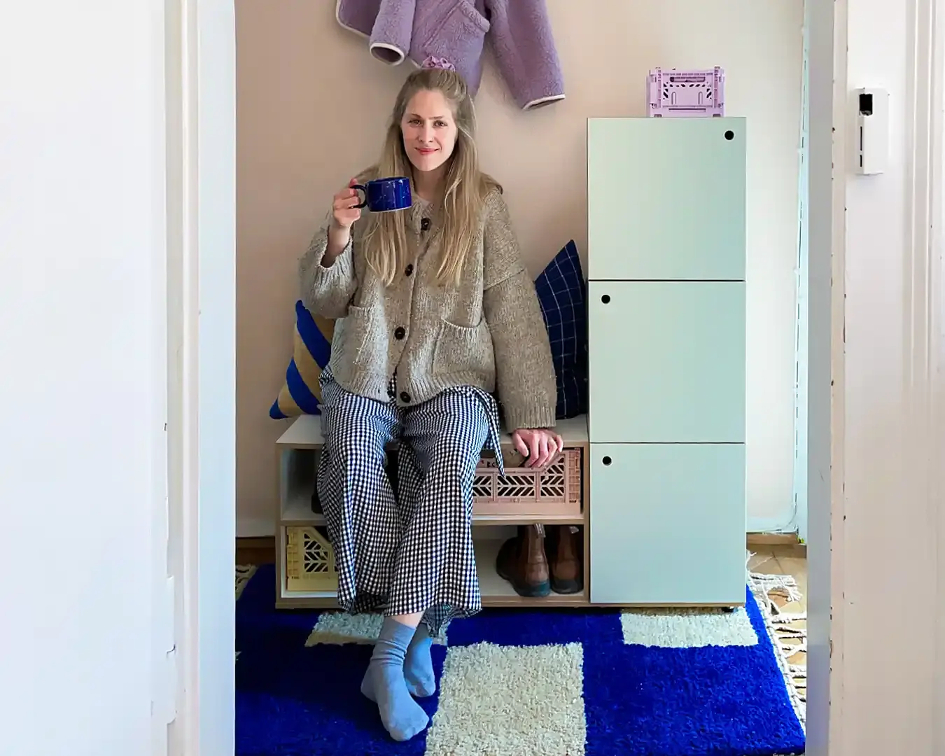 Koop, Flur-5x4-6, pajama clothing nightwear home adult wardrobe person happy covering consumer goods
