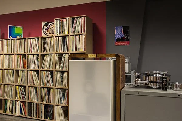Schallplattenregale in der Vinyl Lounge Essen