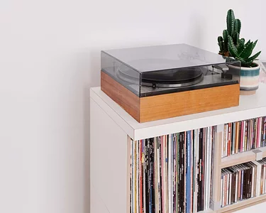 Product Page, LP Sideboard mit Single Box, HiFi-Regalauflage, Grammofon