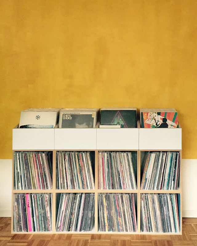 Schallplattenregale, LP-Box, LP Sideboard weiß, gelb