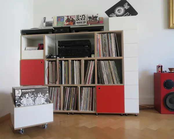 BLog, Schallplattenregale, LP-Regal, rot